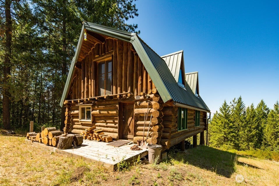 4100 Bissel Road , Hunters, WA 99137