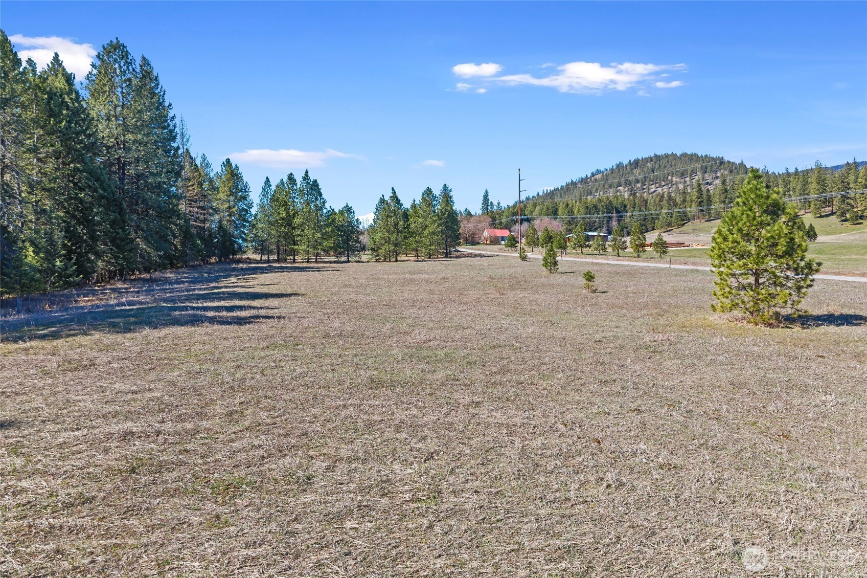 2068 Addy-Gifford Road , Addy, WA 99101