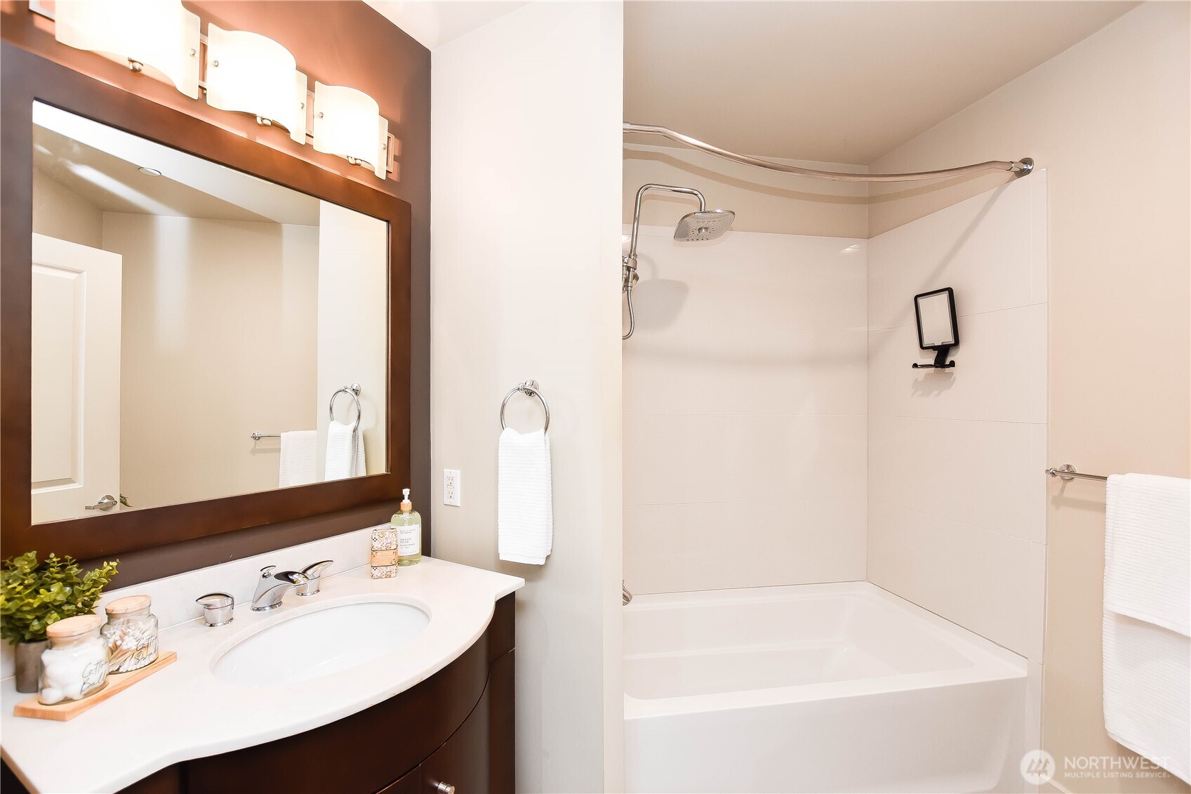 159 Denny Way #402, Seattle, WA 98109