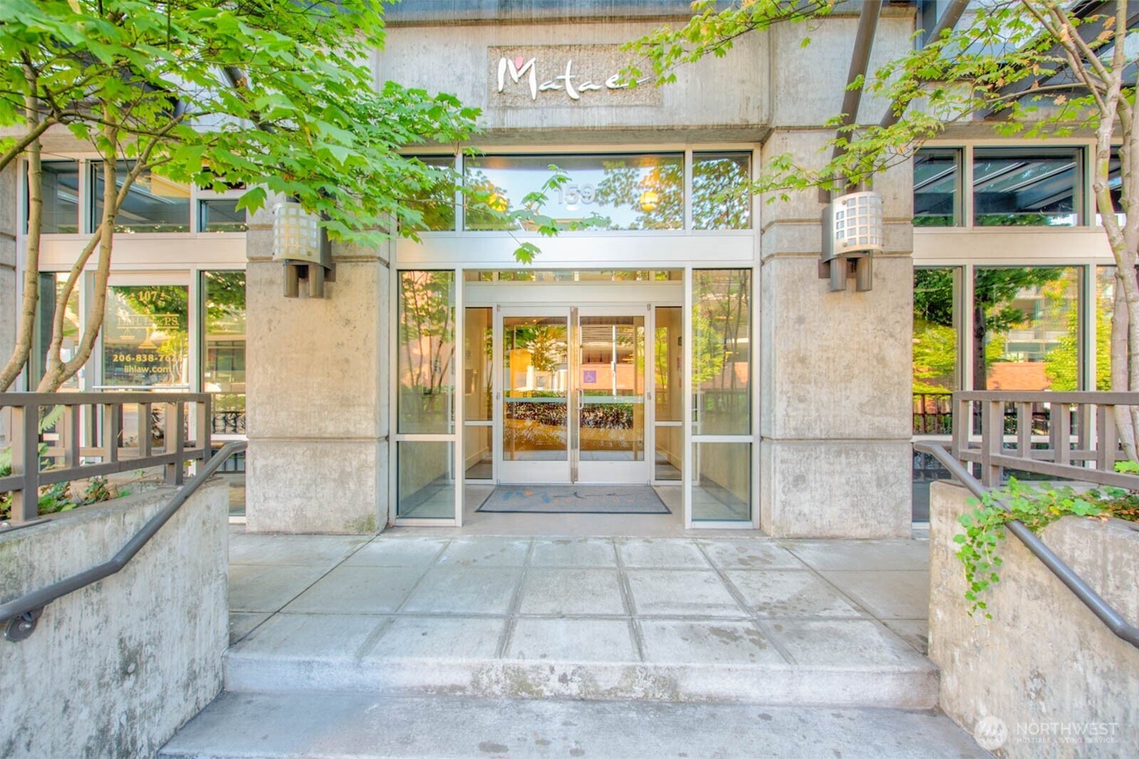159 Denny Way #402, Seattle, WA 98109