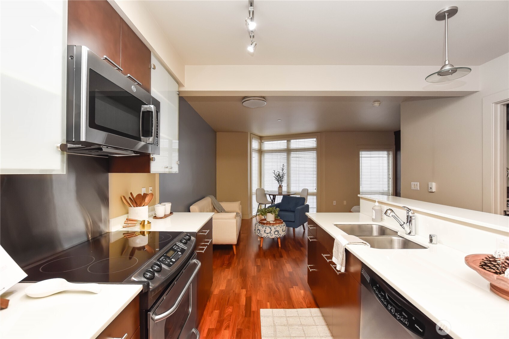 159 Denny Way #402, Seattle, WA 98109