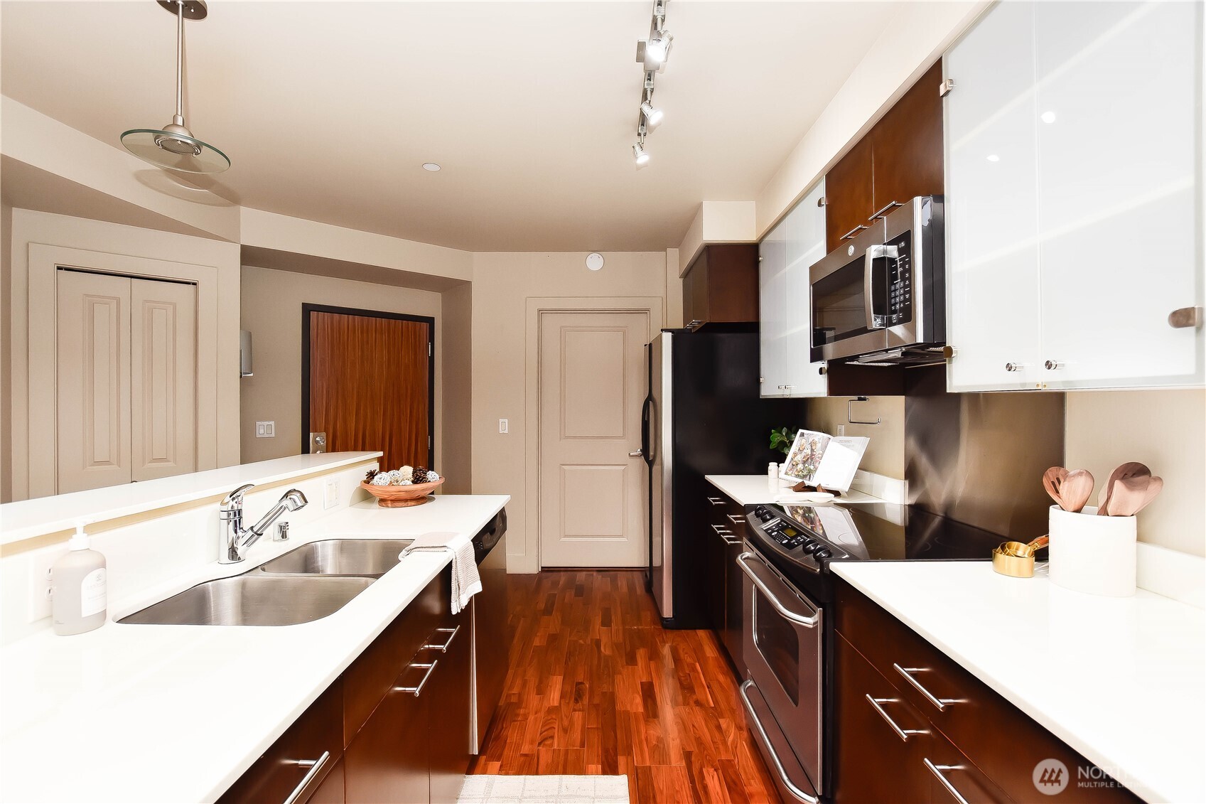 159 Denny Way #402, Seattle, WA 98109