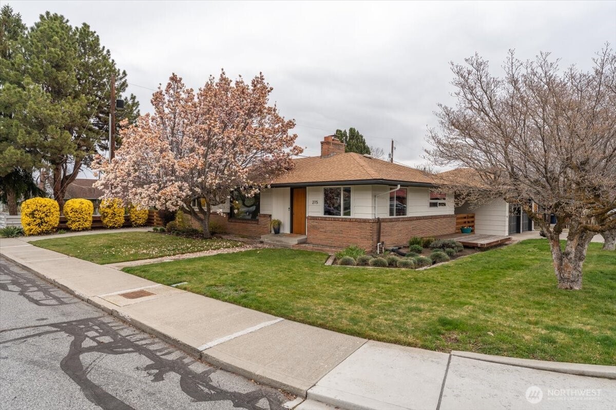 215 Pearl Street , Wenatchee, WA 98801