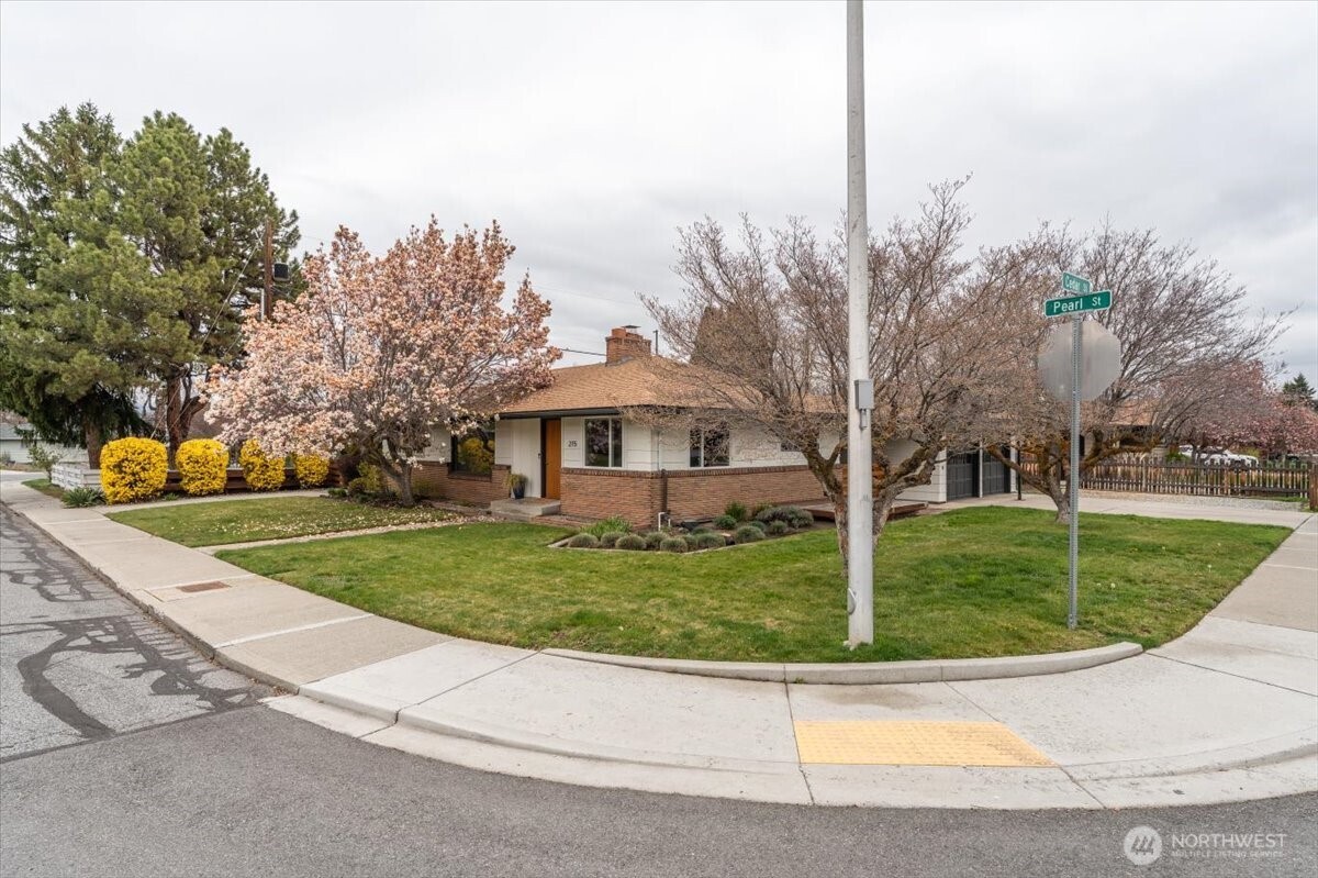 215 Pearl Street , Wenatchee, WA 98801