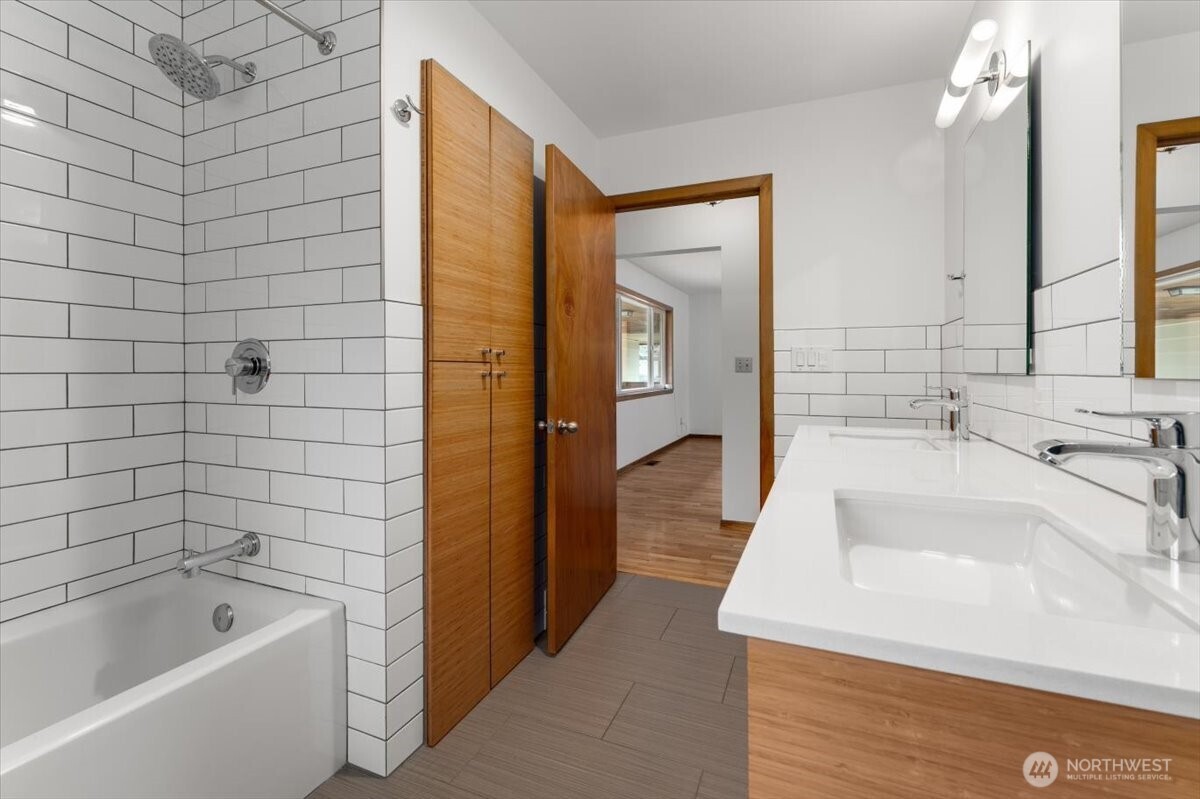 215 Pearl Street , Wenatchee, WA 98801