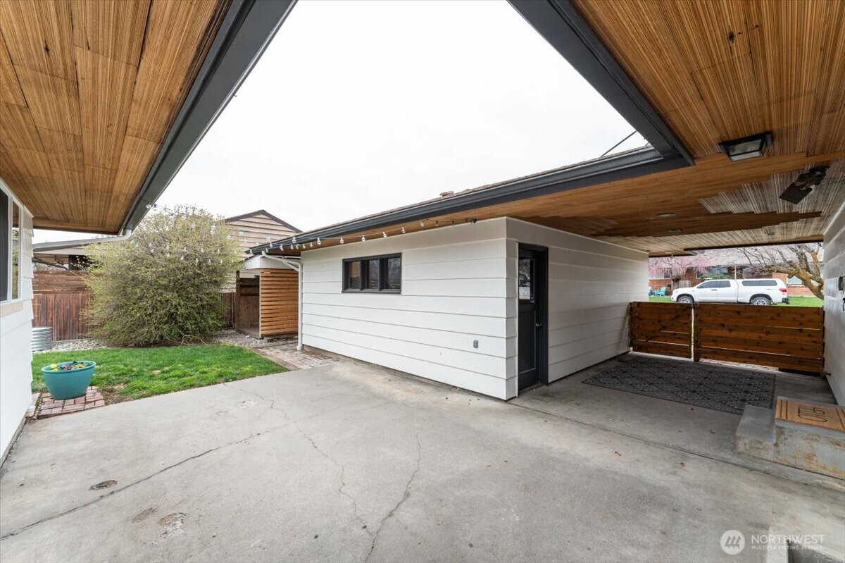 215 Pearl Street , Wenatchee, WA 98801