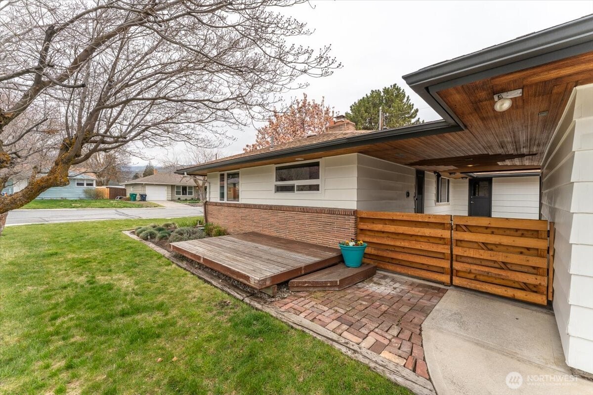 215 Pearl Street , Wenatchee, WA 98801