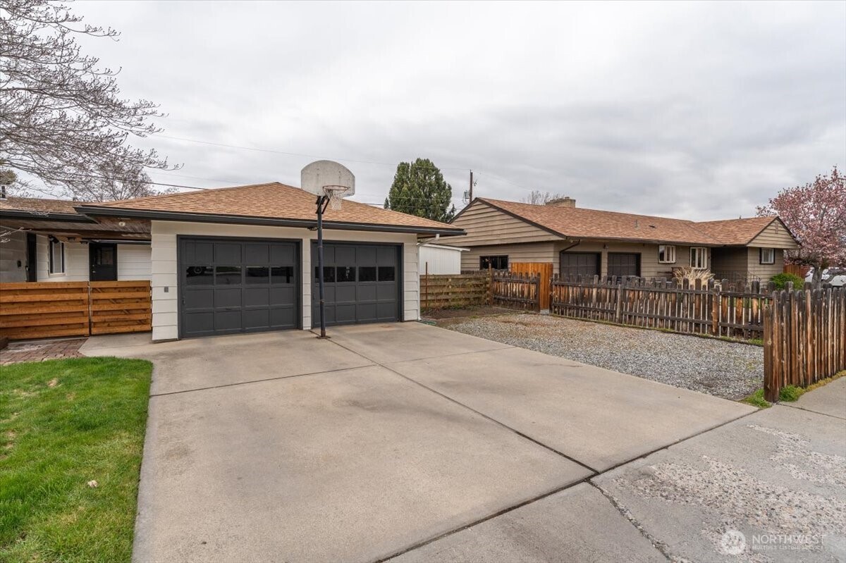 215 Pearl Street , Wenatchee, WA 98801