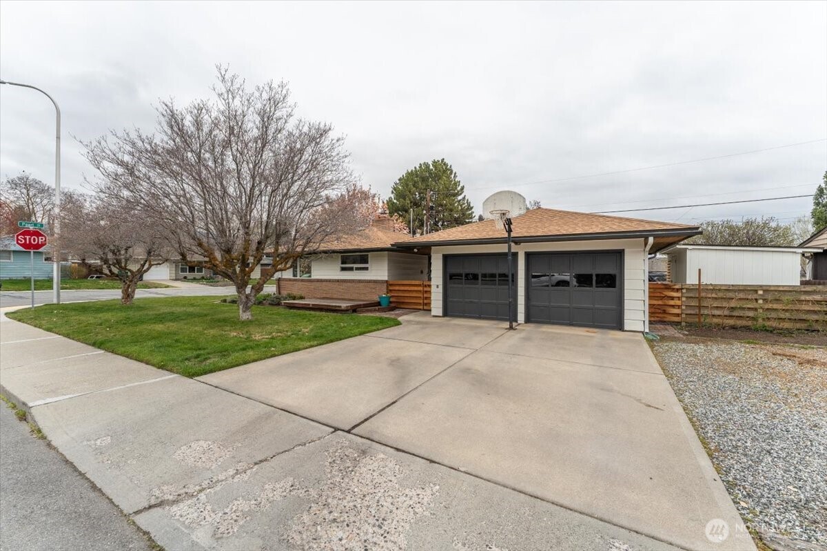 215 Pearl Street , Wenatchee, WA 98801