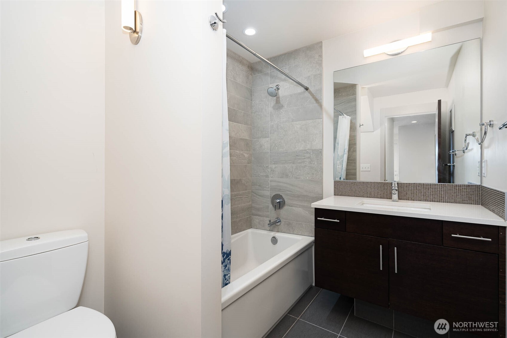 4262 Linden Avenue N, Seattle, WA 98103