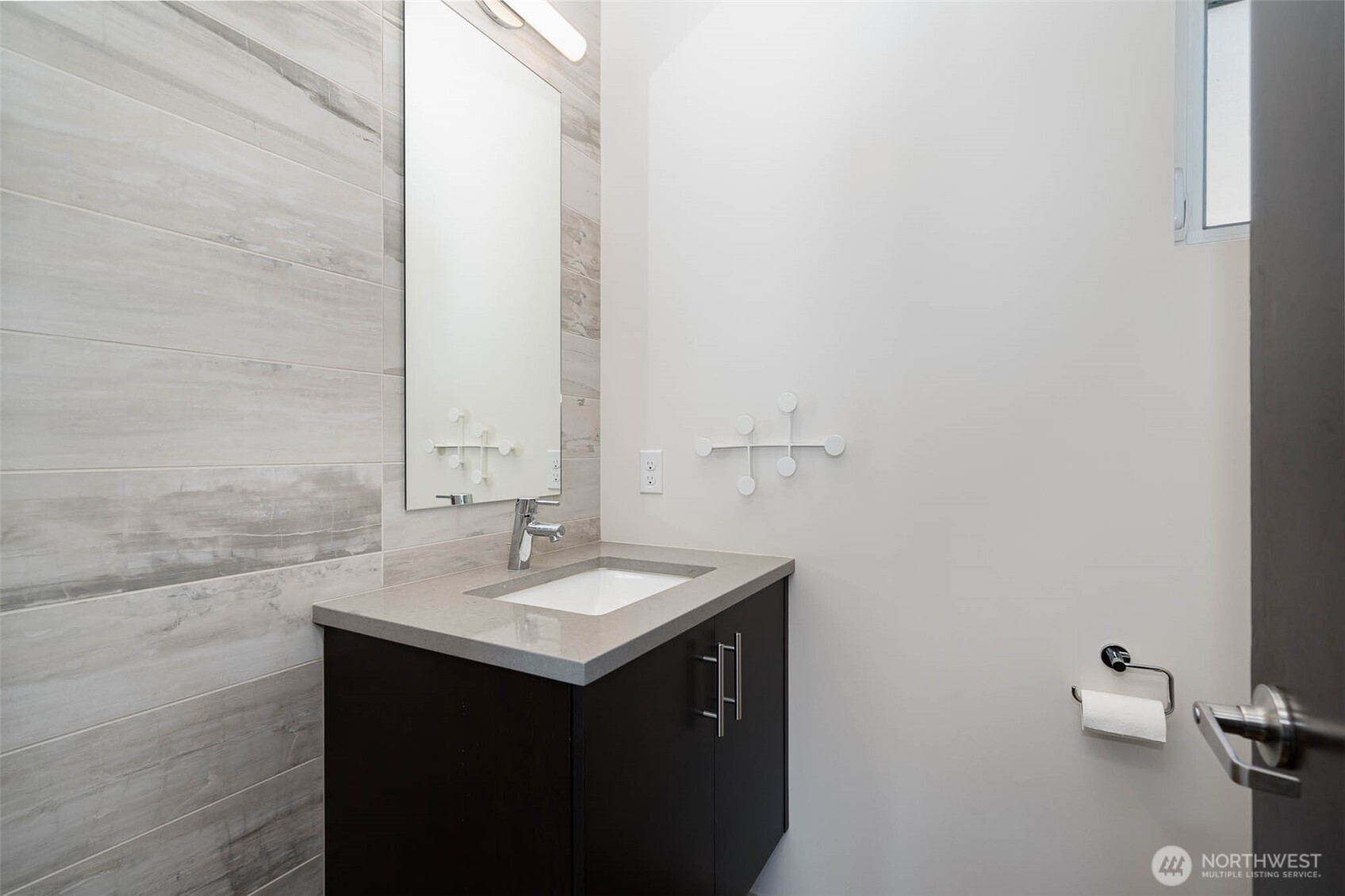 4262 Linden Avenue N, Seattle, WA 98103