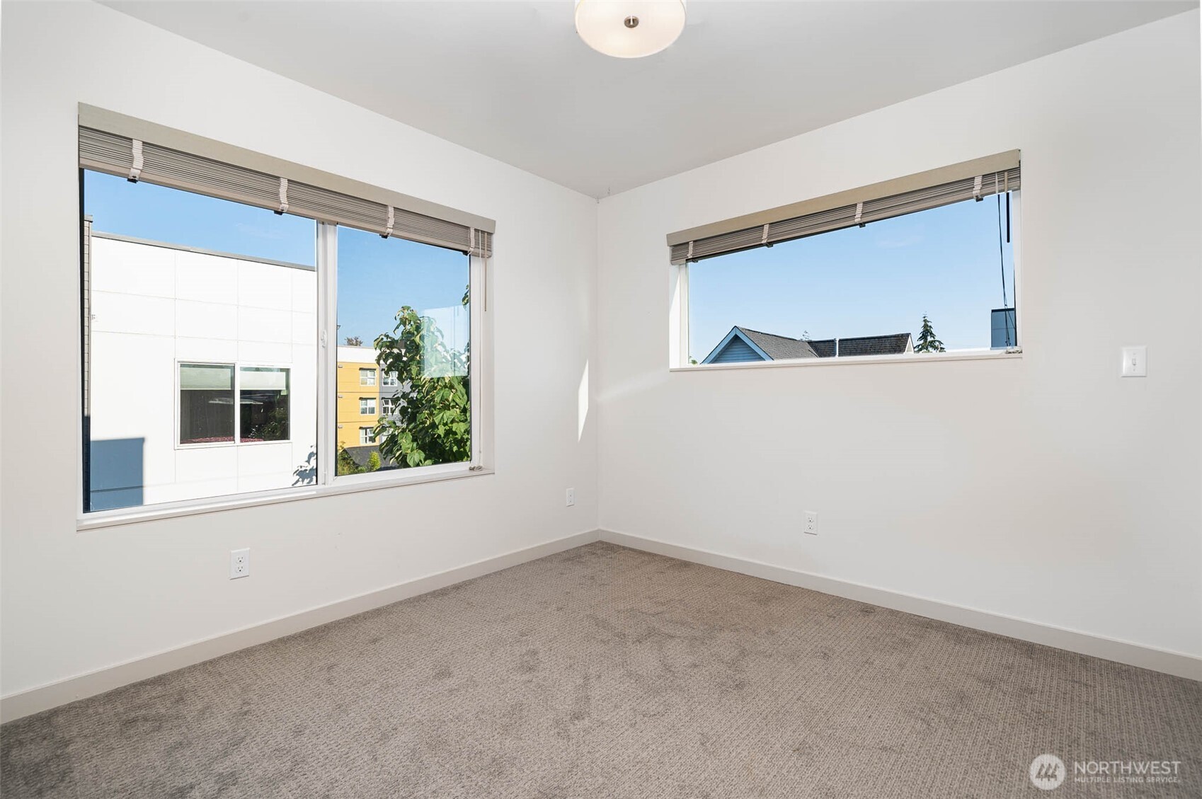 4262 Linden Avenue N, Seattle, WA 98103