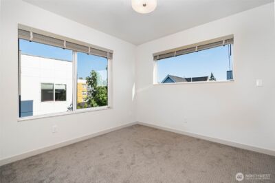 4262 Linden Avenue N, Seattle, WA 98103 - Photo 13