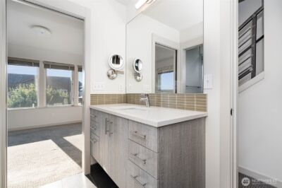 4262 Linden Avenue N, Seattle, WA 98103 - Photo 14