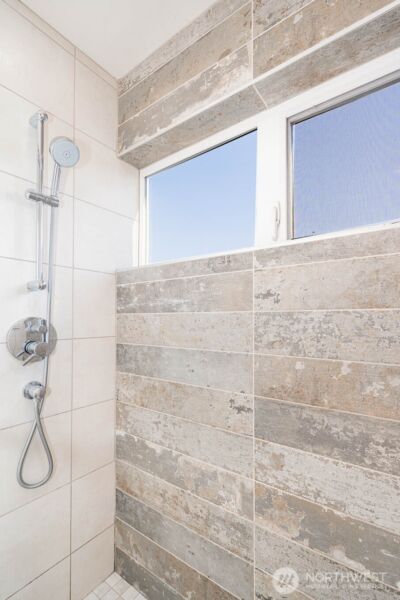 4262 Linden Avenue N, Seattle, WA 98103 - Photo 15