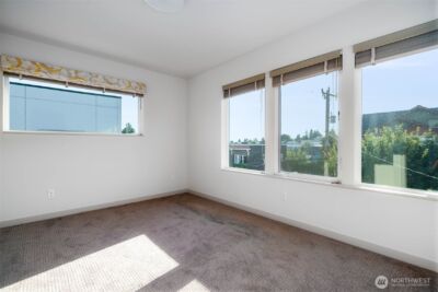 4262 Linden Avenue N, Seattle, WA 98103 - Photo 16