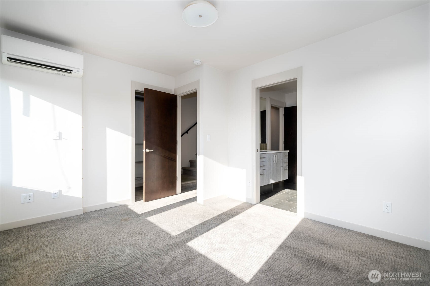 4262 Linden Avenue N, Seattle, WA 98103