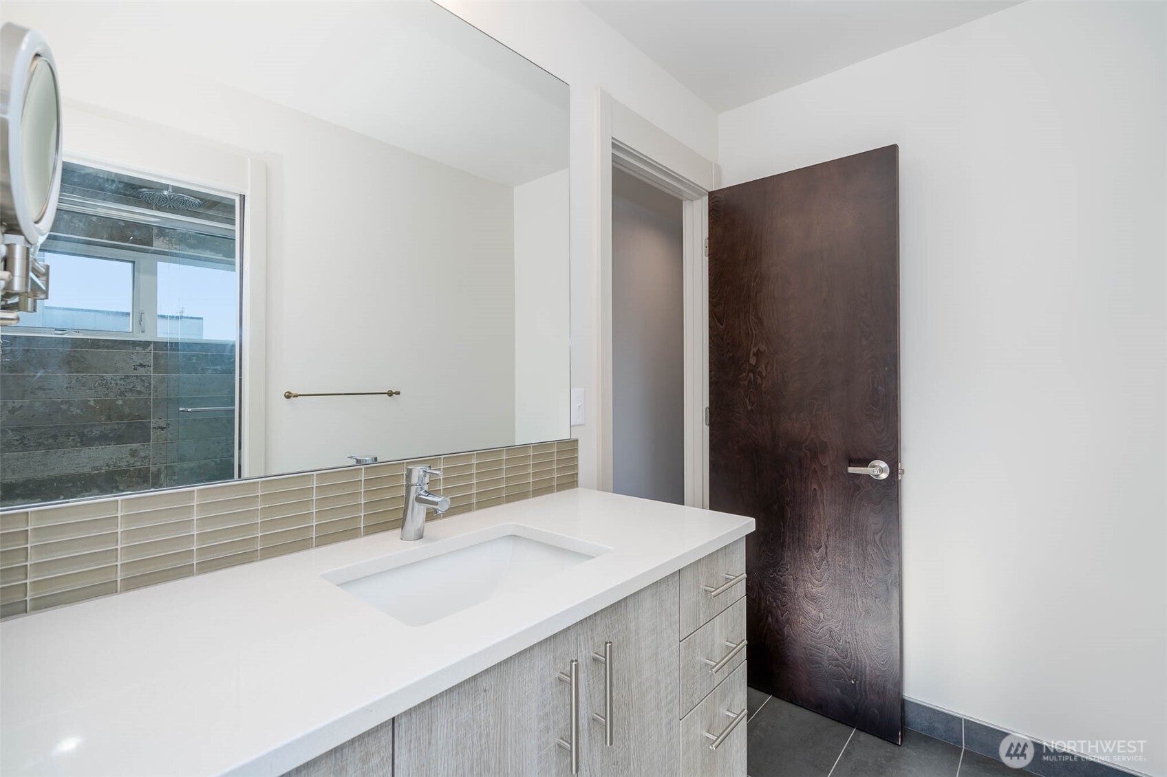 4262 Linden Avenue N, Seattle, WA 98103