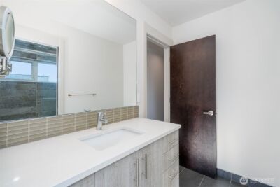 4262 Linden Avenue N, Seattle, WA 98103 - Photo 18