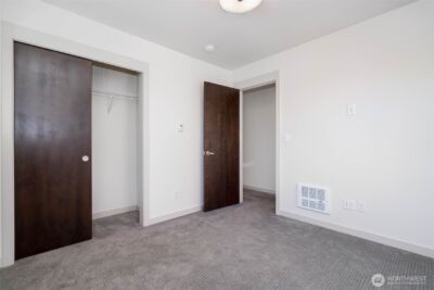 4262 Linden Avenue N, Seattle, WA 98103 - Photo 19