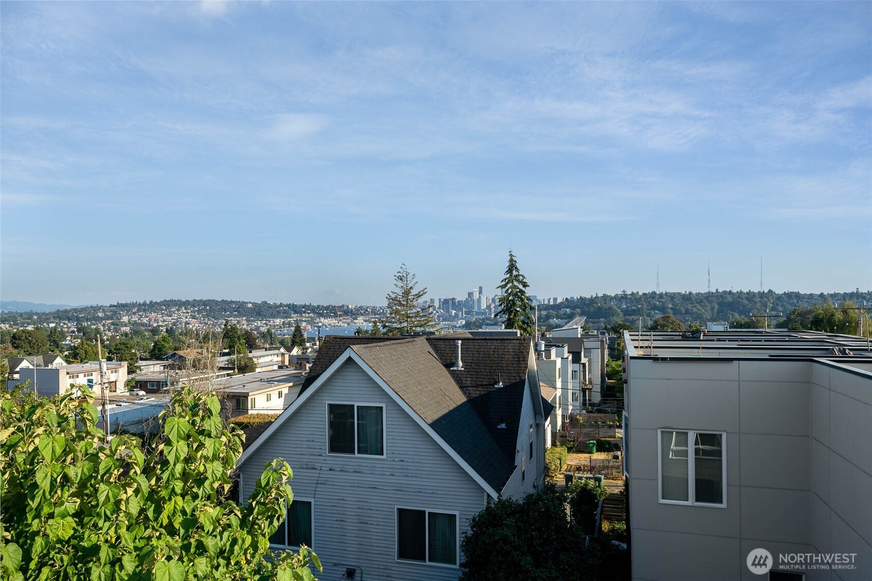 4262 Linden Avenue N, Seattle, WA 98103