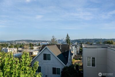 4262 Linden Avenue N, Seattle, WA 98103 - Photo 22