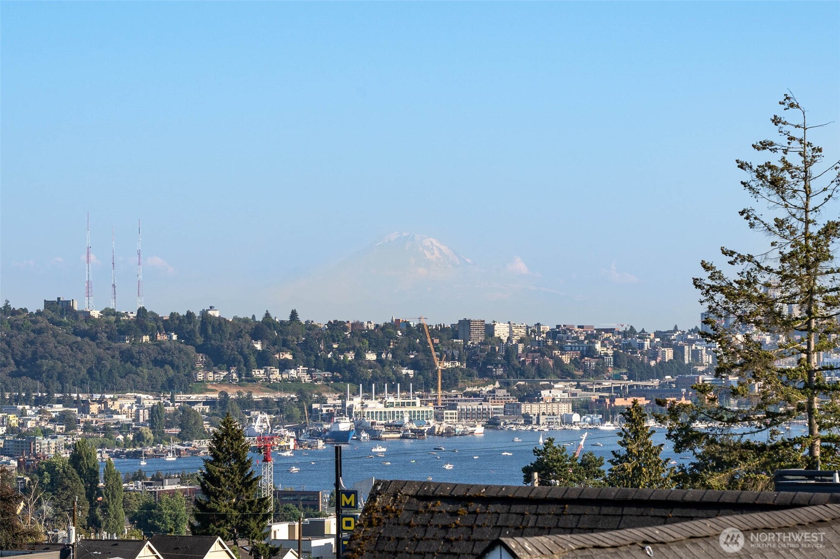 4262 Linden Avenue N, Seattle, WA 98103