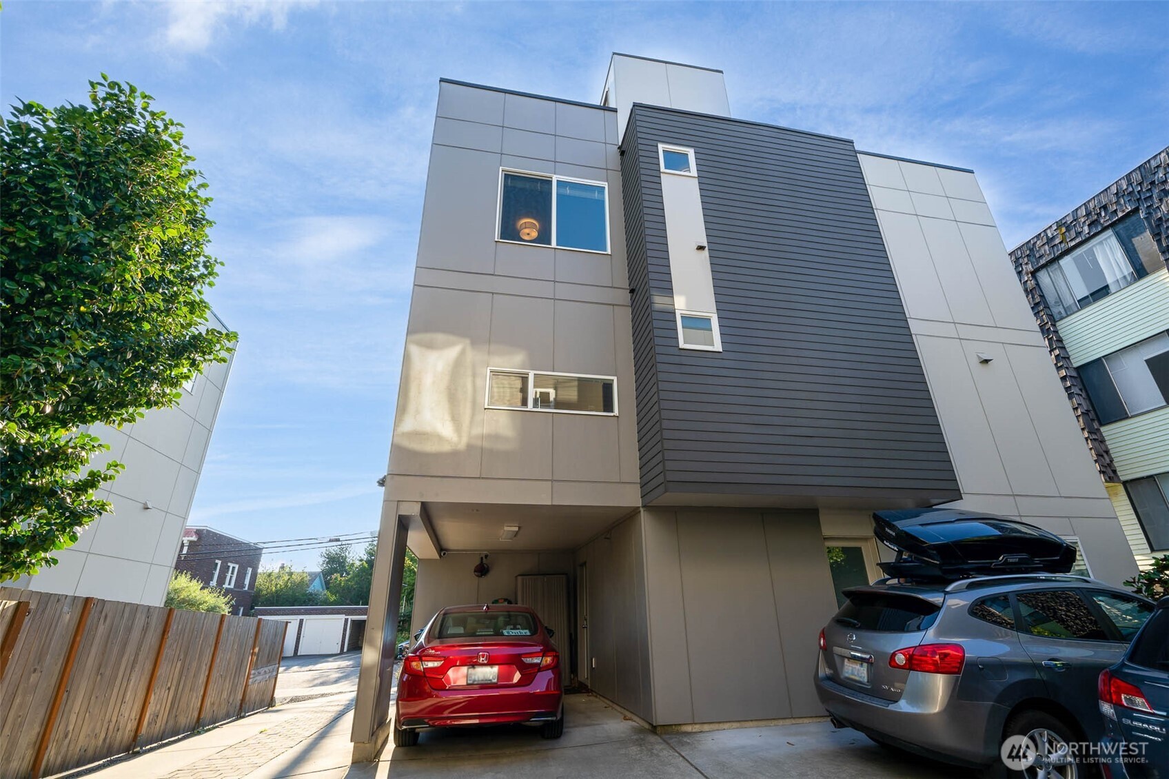 4262 Linden Avenue N, Seattle, WA 98103