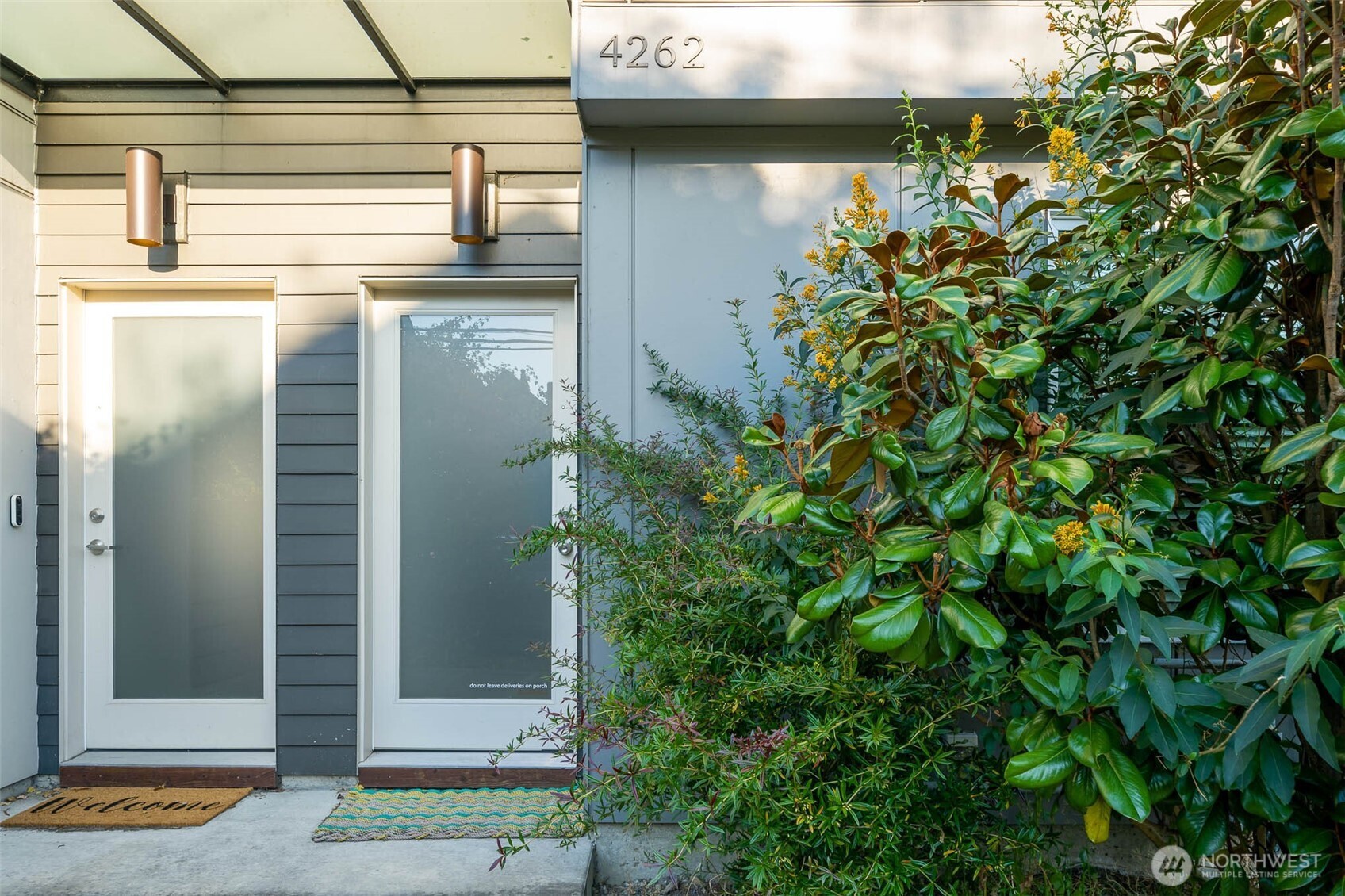 4262 Linden Avenue N, Seattle, WA 98103