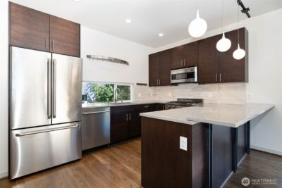 4262 Linden Avenue N, Seattle, WA 98103 - Photo 4