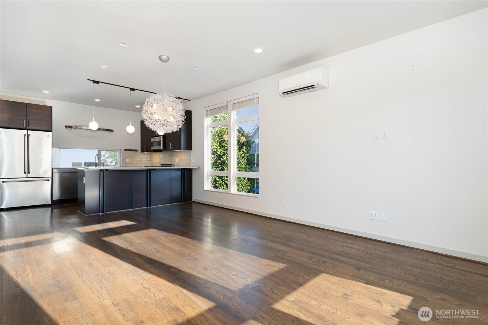 4262 Linden Avenue N, Seattle, WA 98103