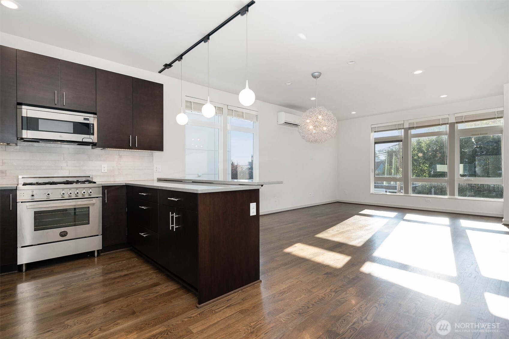 4262 Linden Avenue N, Seattle, WA 98103