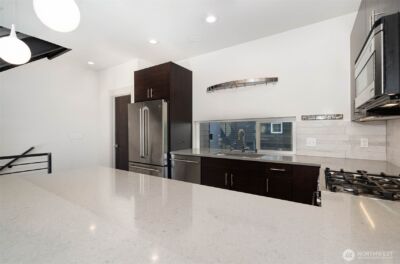 4262 Linden Avenue N, Seattle, WA 98103 - Photo 8