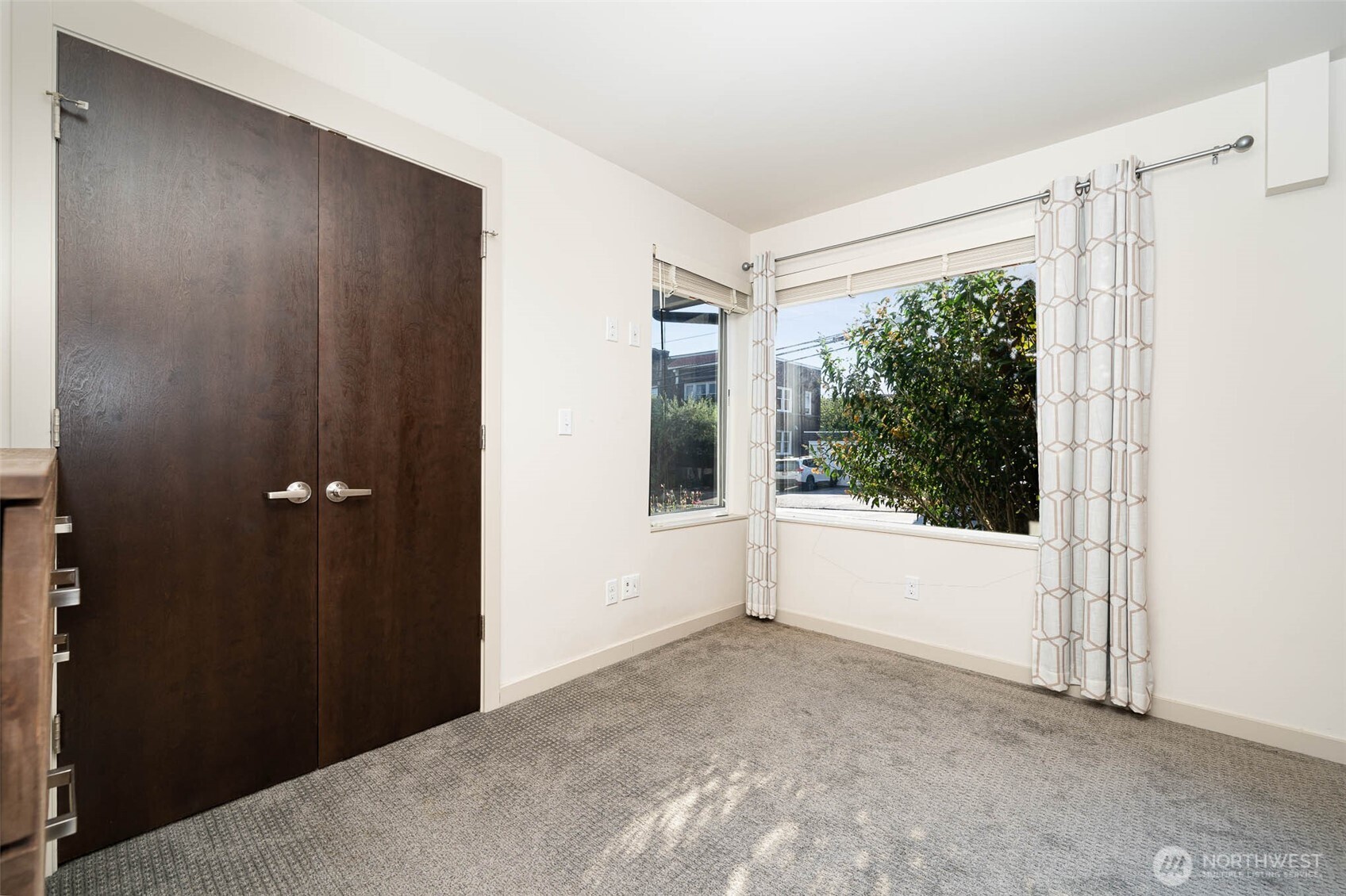 4262 Linden Avenue N, Seattle, WA 98103