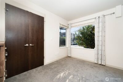 4262 Linden Avenue N, Seattle, WA 98103 - Photo 10