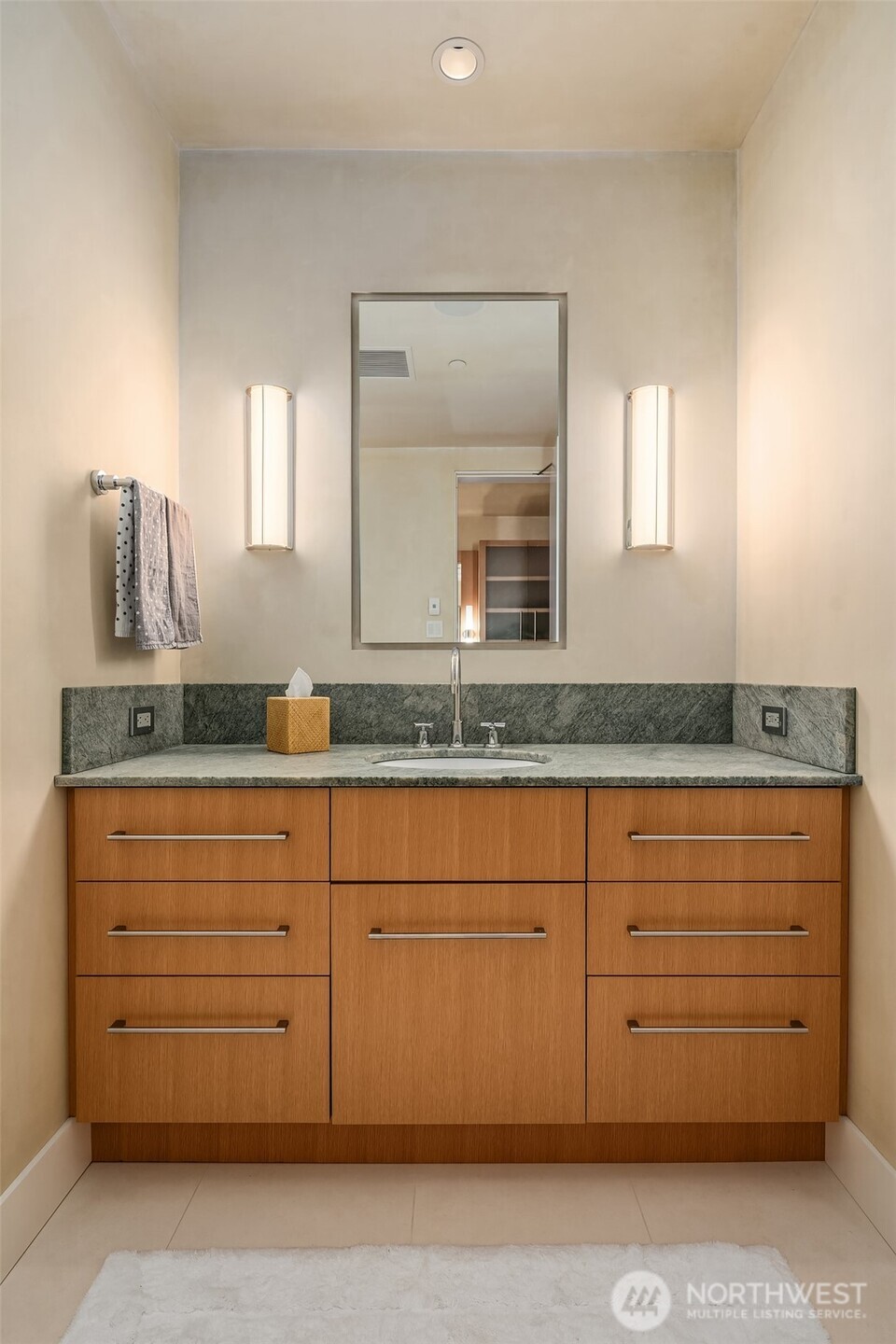 715 2nd Avenue #1501, Seattle, WA 98104