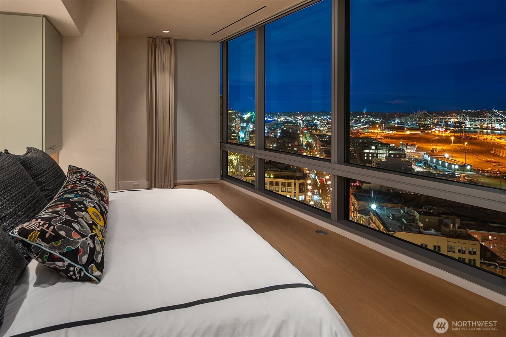 715 2nd Avenue #1501, Seattle, WA 98104