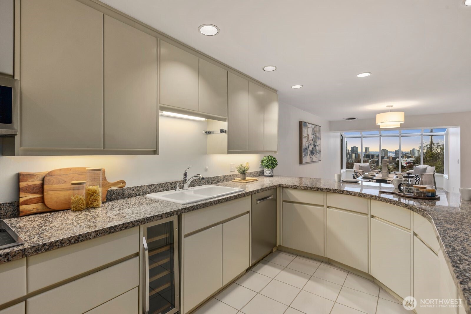 1231 5th Avenue N #302, Seattle, WA 98109