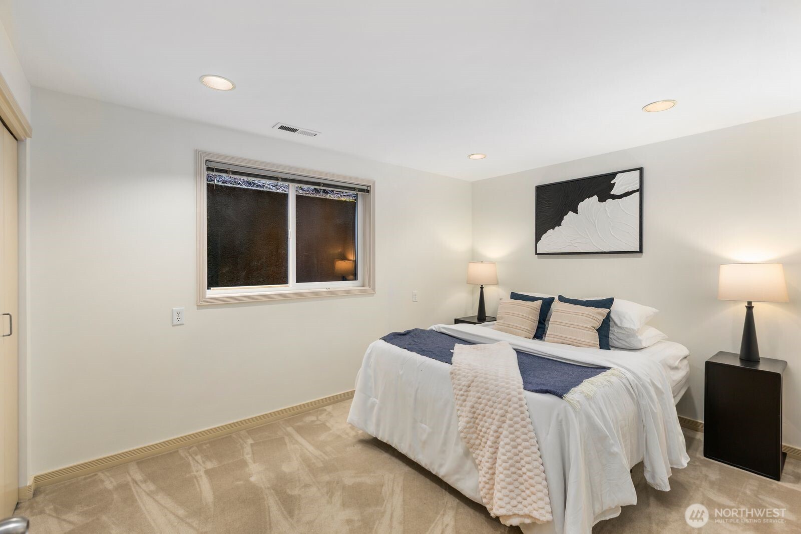 1231 5th Avenue N #302, Seattle, WA 98109