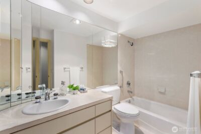 1231 5th Avenue N #302, Seattle, WA 98109 - Photo 23