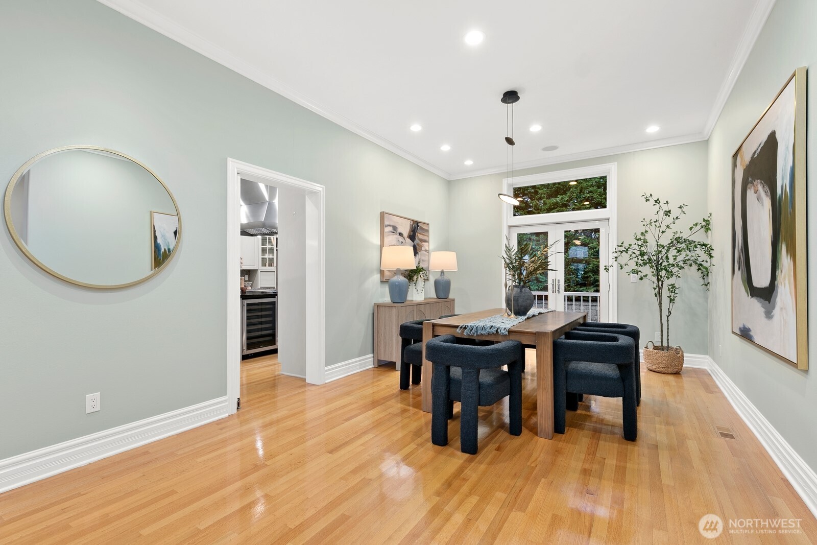 3046 43rd Avenue W, Seattle, WA 98199