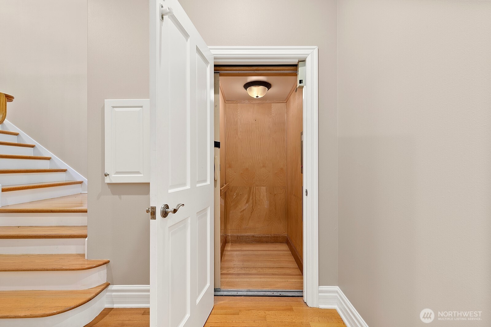 3046 43rd Avenue W, Seattle, WA 98199