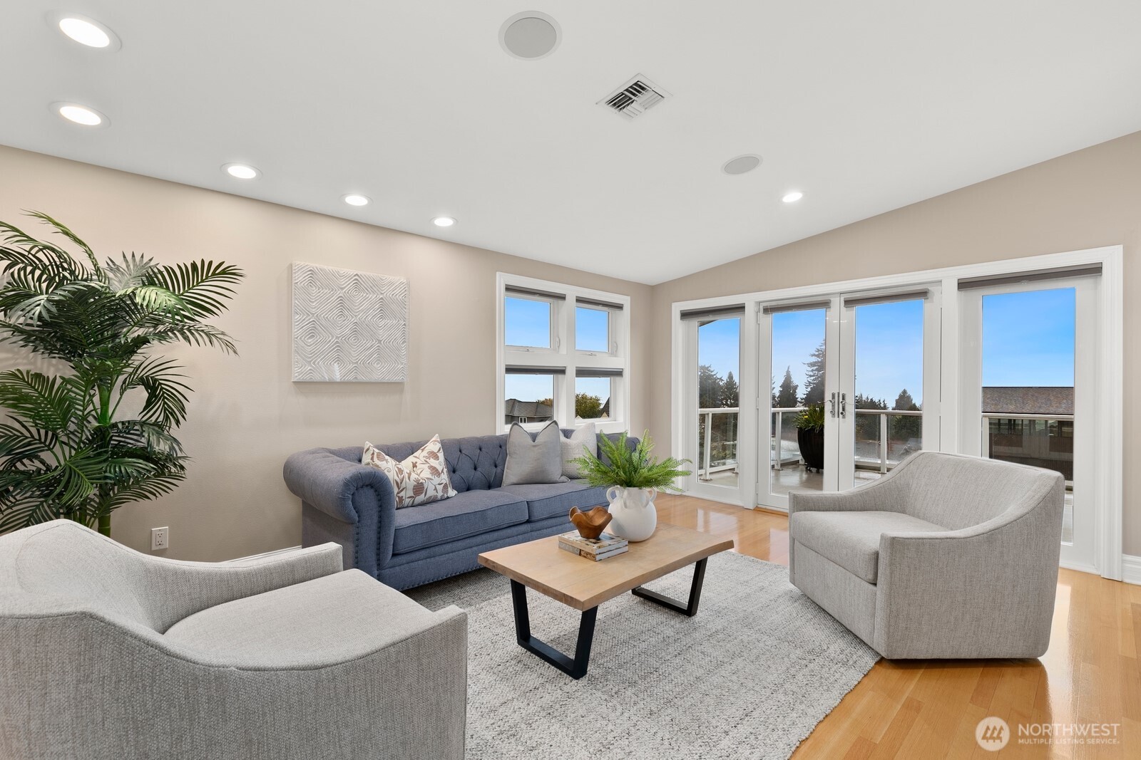 3046 43rd Avenue W, Seattle, WA 98199