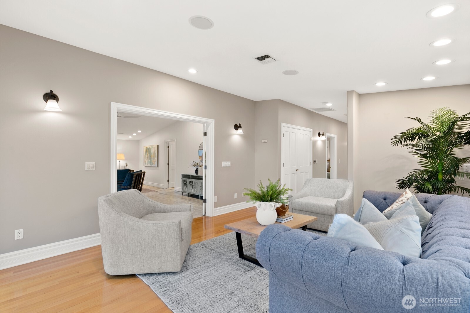 3046 43rd Avenue W, Seattle, WA 98199