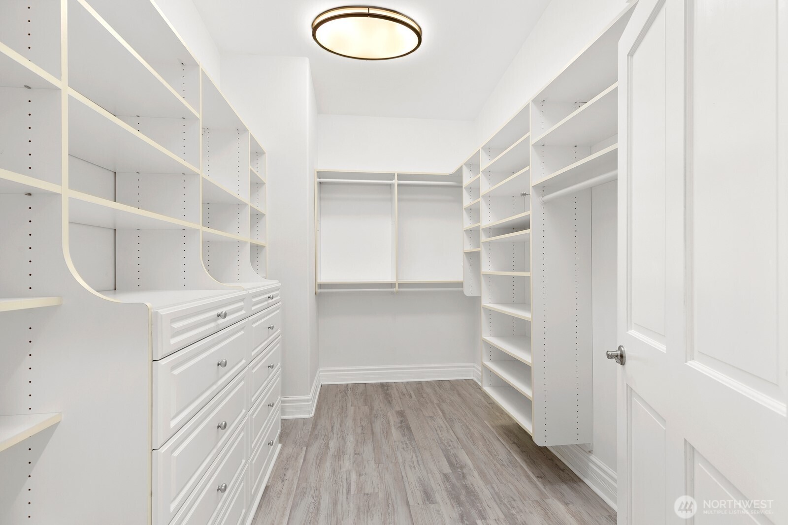 3046 43rd Avenue W, Seattle, WA 98199