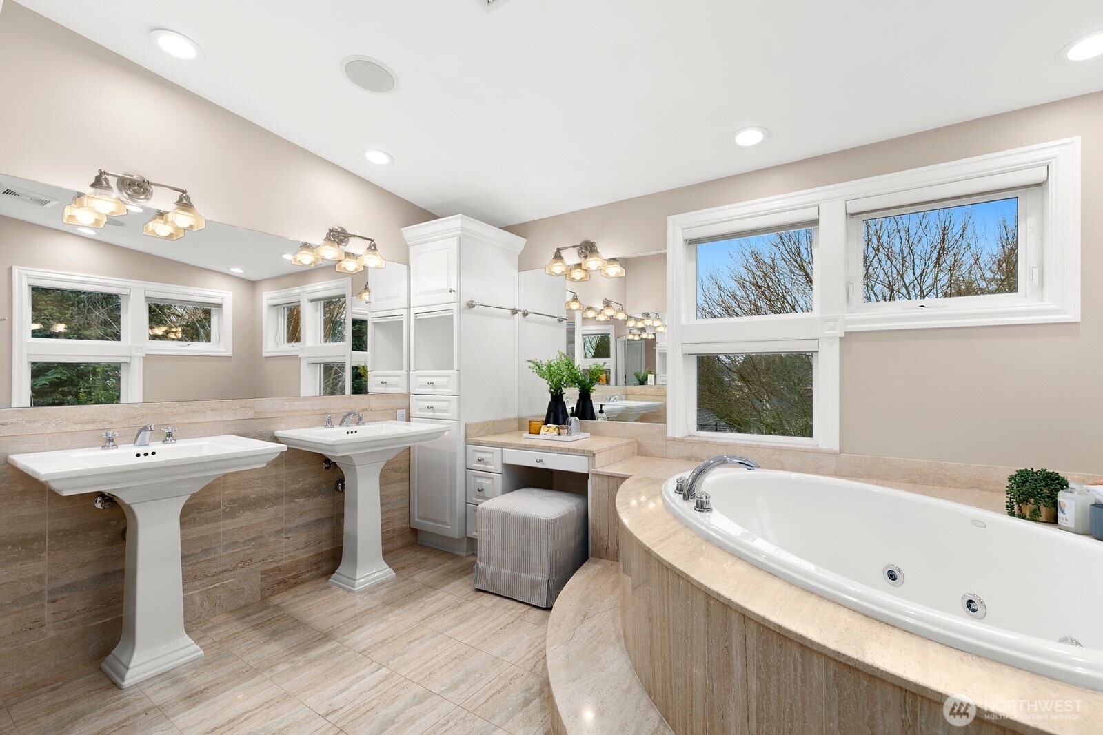 3046 43rd Avenue W, Seattle, WA 98199