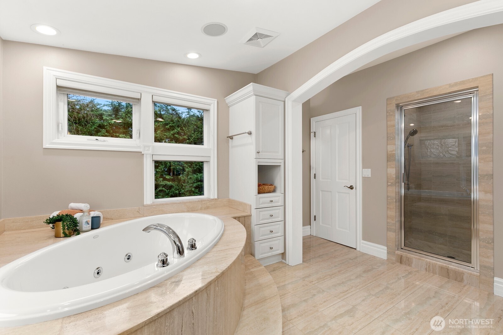 3046 43rd Avenue W, Seattle, WA 98199