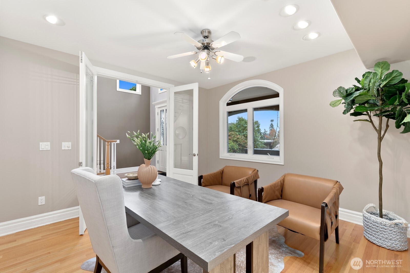 3046 43rd Avenue W, Seattle, WA 98199