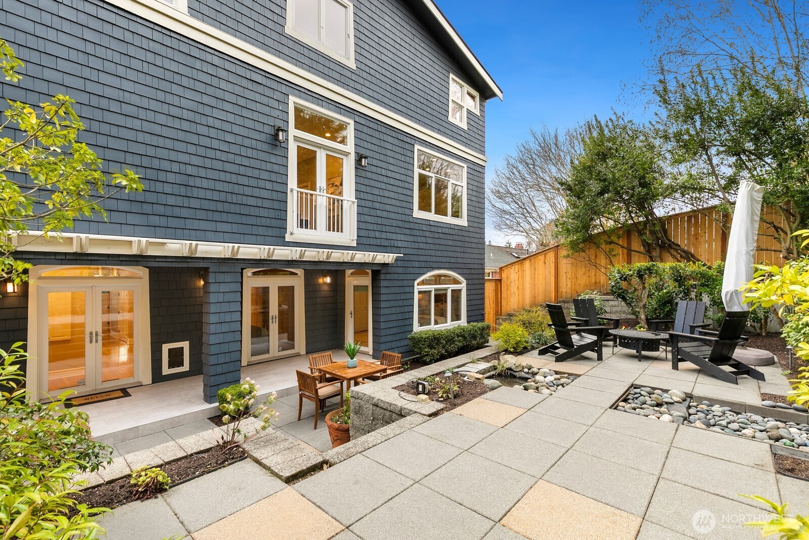 3046 43rd Avenue W, Seattle, WA 98199