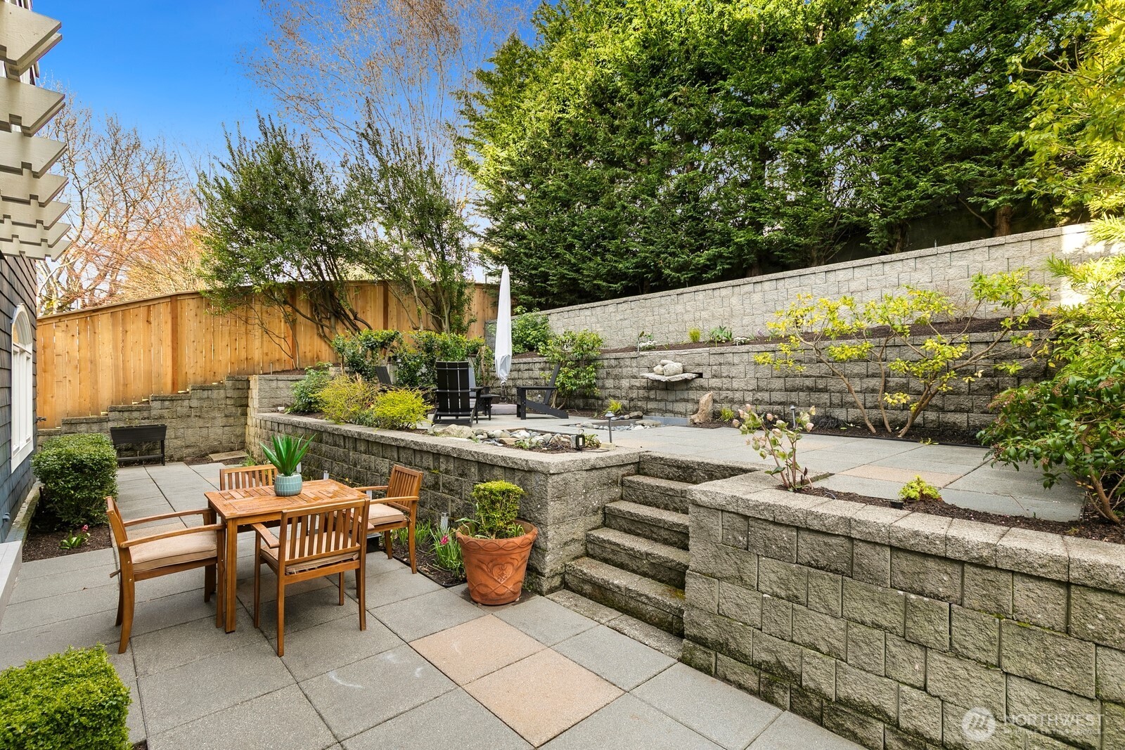 3046 43rd Avenue W, Seattle, WA 98199